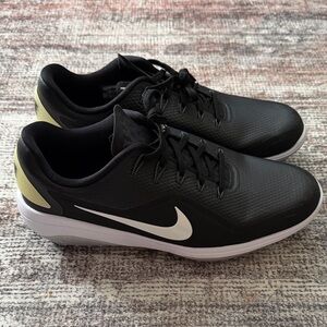 Nike Men’s Black Sneakers with White Swoosh and Cream Heel Accent